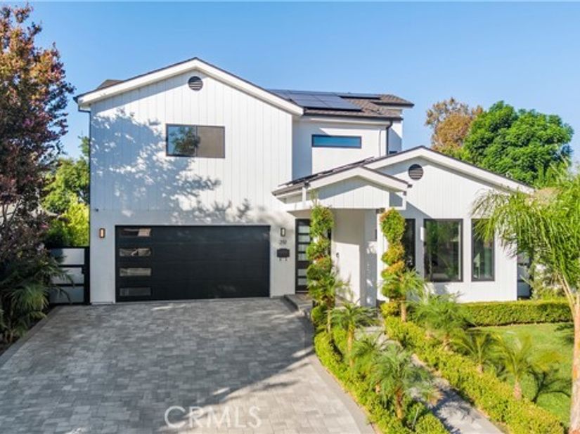 251 S Griffith Park, Burbank CA 91506