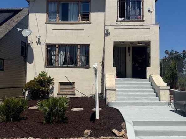 2445 10th Avenue, Oakland CA 94606