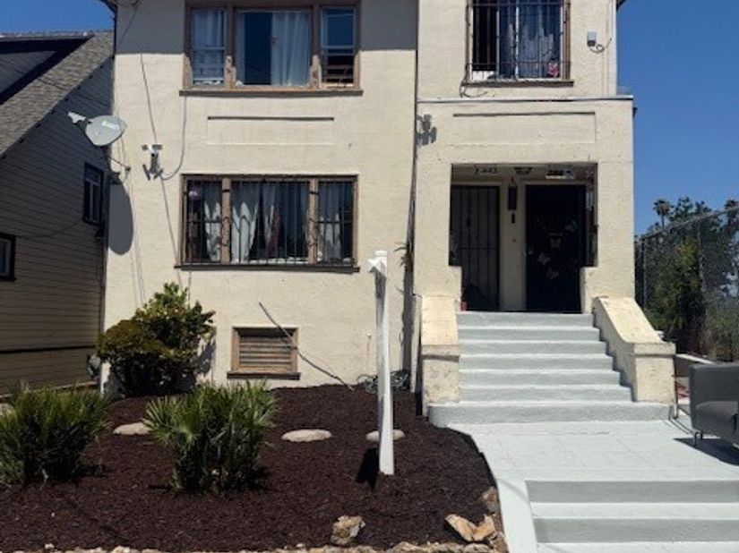 2445 10th Avenue, Oakland CA 94606