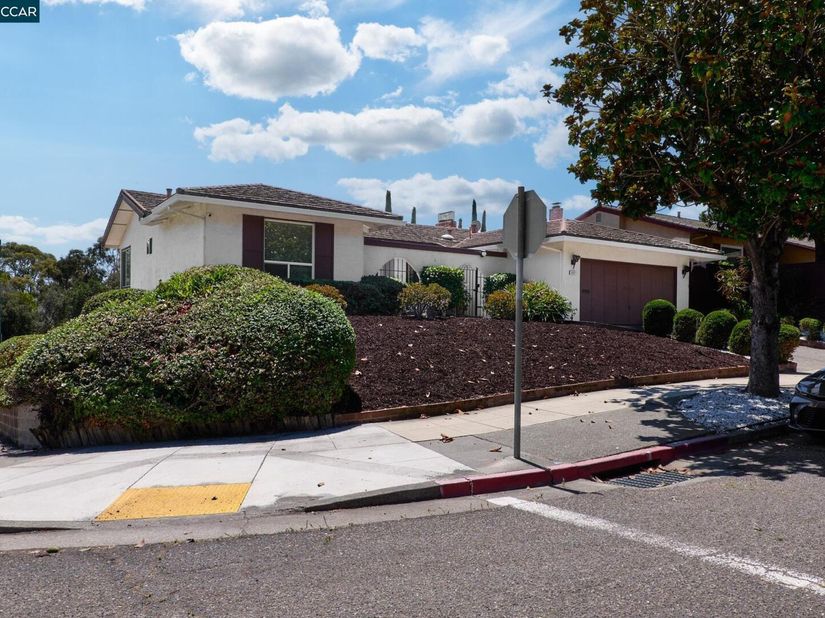 8197 Coach Dr, Oakland CA 94605