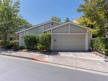 359 Kinross Dr