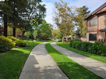 247 E Warren Cmn