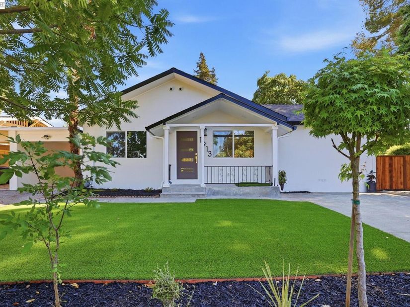 1913 W Middlefield Rd, Mountain View CA 94043