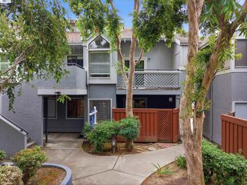 4664 Devonshire Cmn