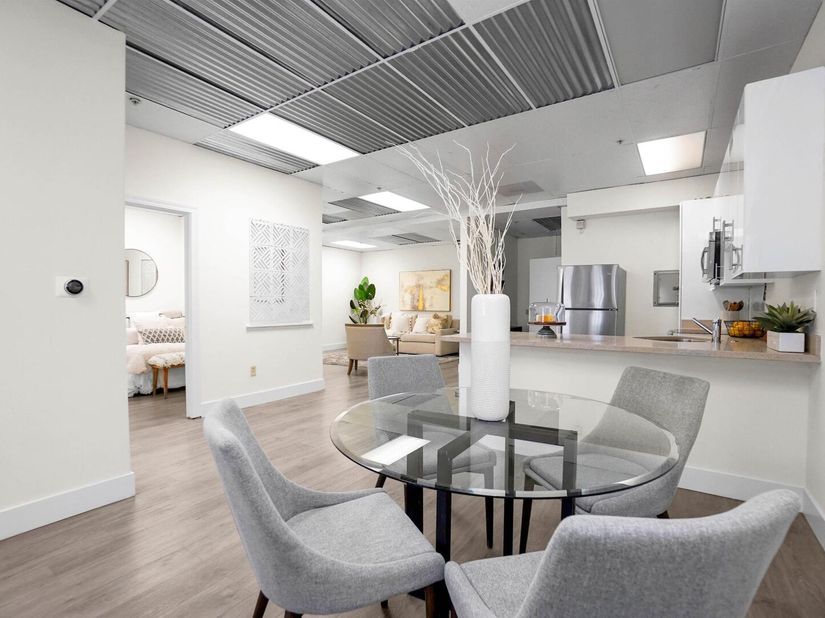850 W Grand Ave B, Oakland CA 94607
