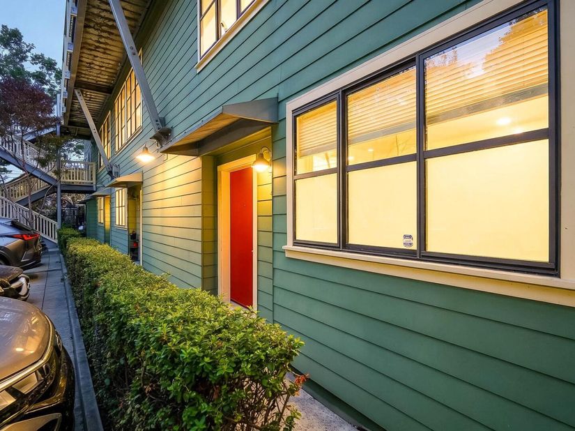 1555 32nd St 4, Oakland CA 94608