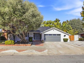 38454 Glenview Dr