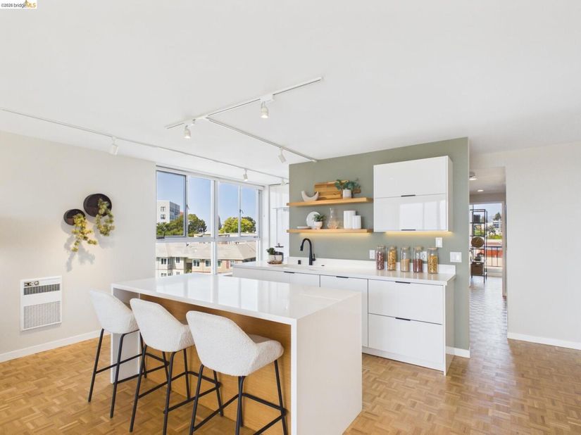 320 Lee St 702, Oakland CA 94610