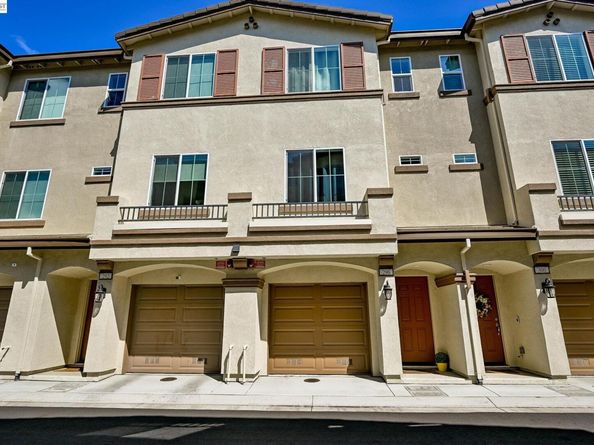 296 Laurel Knoll Dr, Martinez CA 94553