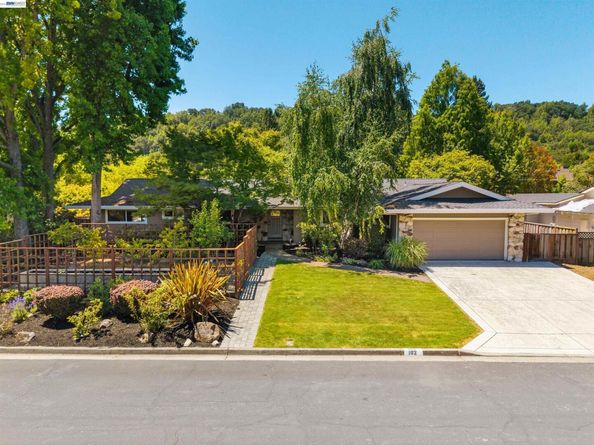 102 Brookfield Dr, Moraga CA 94556
