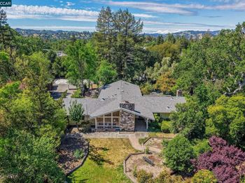 35 Blackwood Ct