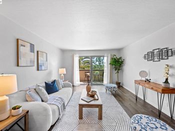 955 Shorepoint Ct