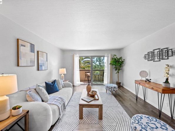 955 Shorepoint Ct 310, Alameda CA 94501