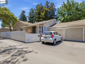 882 W Tennyson Rd
