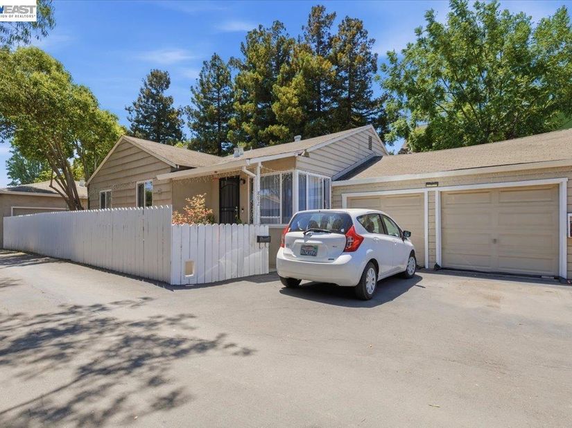 882 W Tennyson Rd, Hayward CA 94544