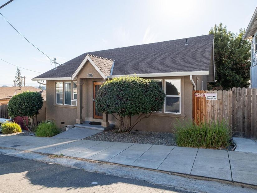 8957 Lawlor St, Oakland CA 94605