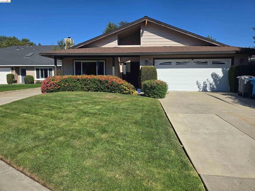 927 Howard Ave, Gilroy CA 95020