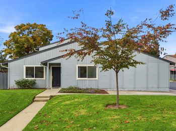 4702 Strawberry Ln