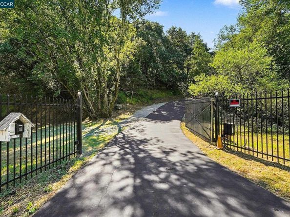 5745 Alhambra Valley Rd, Martinez CA 94553