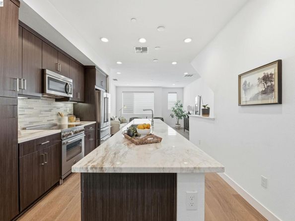 931 Edy Ln, Oakland CA 94607