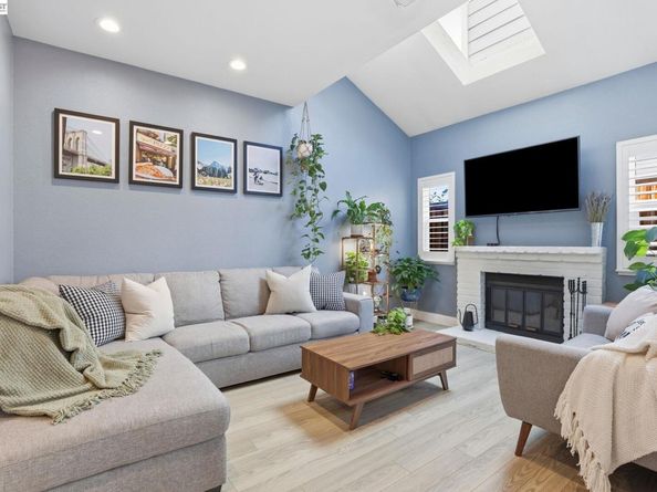 3877 Vine St, Pleasanton CA 94566