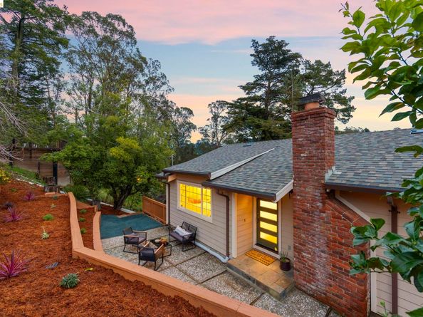 2 Cortez Ct, Oakland CA 94611