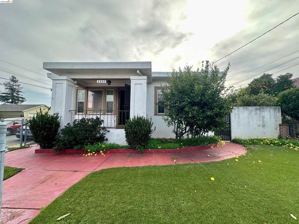 2050 102Nd Ave, Oakland CA 94603