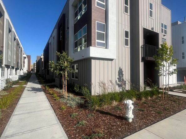 2058 Barnes Wharf Lane, Alameda CA 94501