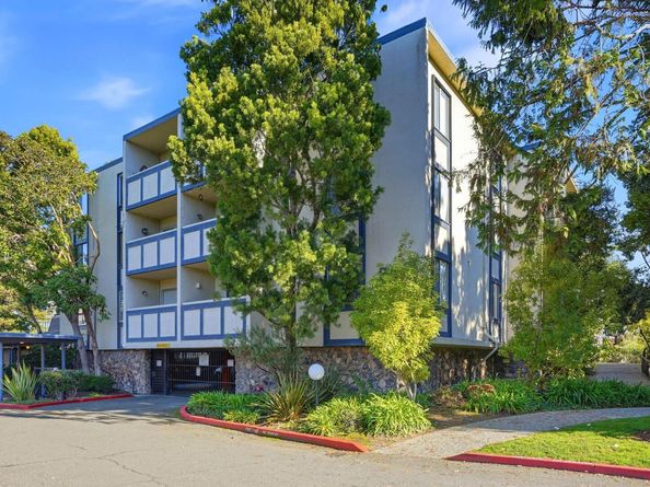 955 Shorepoint Ct 110, Alameda CA 94501