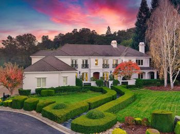 1527 Honey Suckle Ct