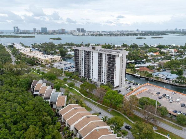 2500 NE 135th St C502, North Miami FL 33181