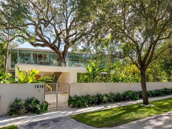 1616 Onaway Dr, Miami FL 33133