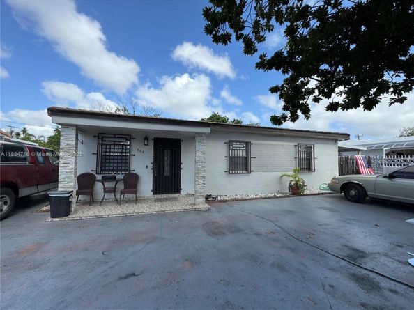 825 E 9th Ln, Hialeah FL 33010
