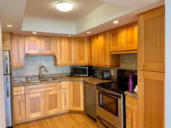 2025 NE 164th St 1015, North Miami Beach FL 33162