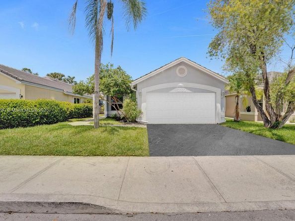 2702 Arborwood Rd, Davie FL 33328
