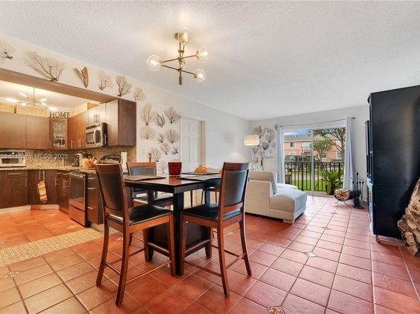 4705 NW 7th St 1017, Miami FL 33126