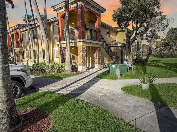 945 NE 34th Ave 204, Homestead FL 33033