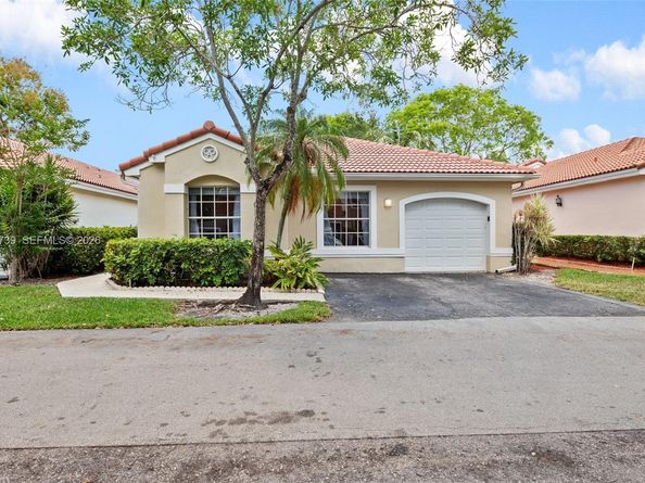 955 Azure Ln, Weston FL 33326