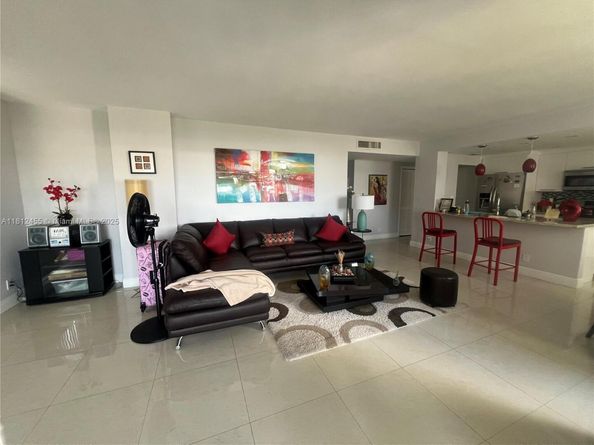 4330 Hillcrest Dr 619, Hollywood FL 33021