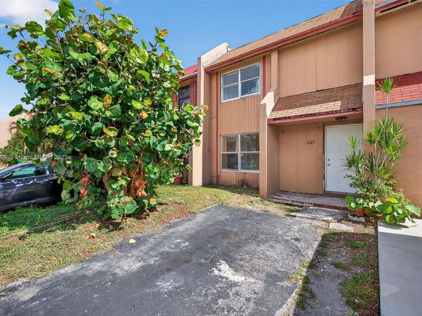 2767 NW 197th Ter, Miami Gardens FL 33056