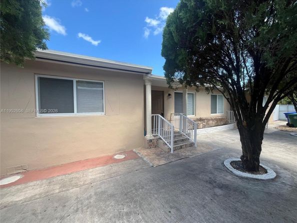 3330 NW 4th St, Miami FL 33125