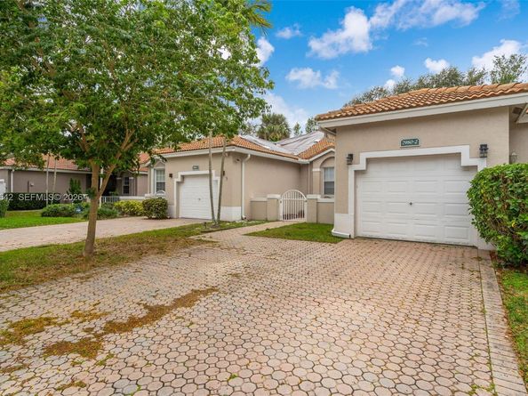 7980 S Aragon Blvd 2, Sunrise FL 33322