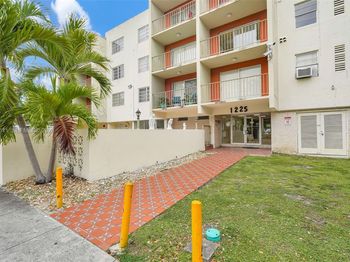 1225 NE 124th St