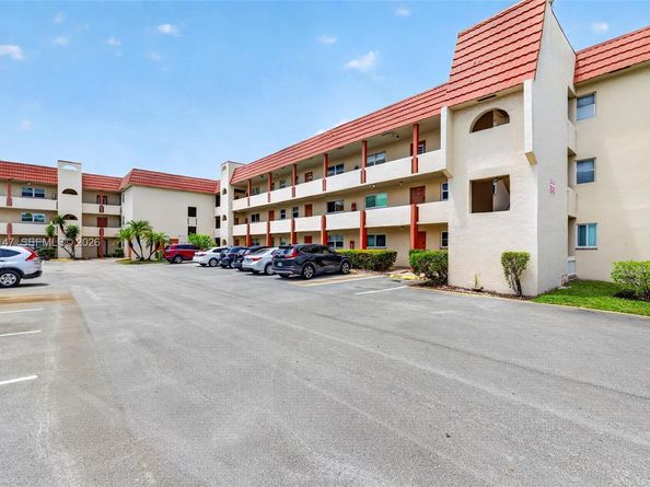 8040 N Sunrise Lakes Dr 108, Sunrise FL 33322