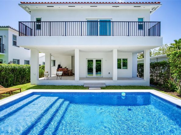 719 W 51st St, Miami Beach FL 33140