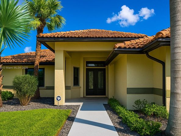 1077 Deerwood Ln, Weston FL 33326