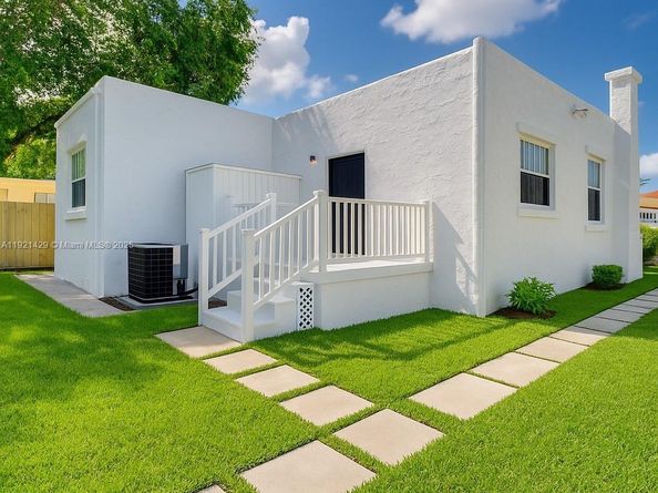 1845 NW 55th St, Miami FL 33142