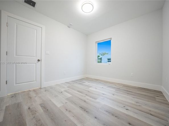 1221 NW 75th St, Miami FL 33147