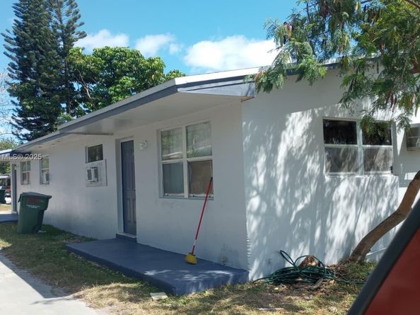 1140 NW 9th St, Homestead FL 33030