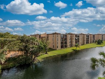 8895 Fontainebleau Blvd